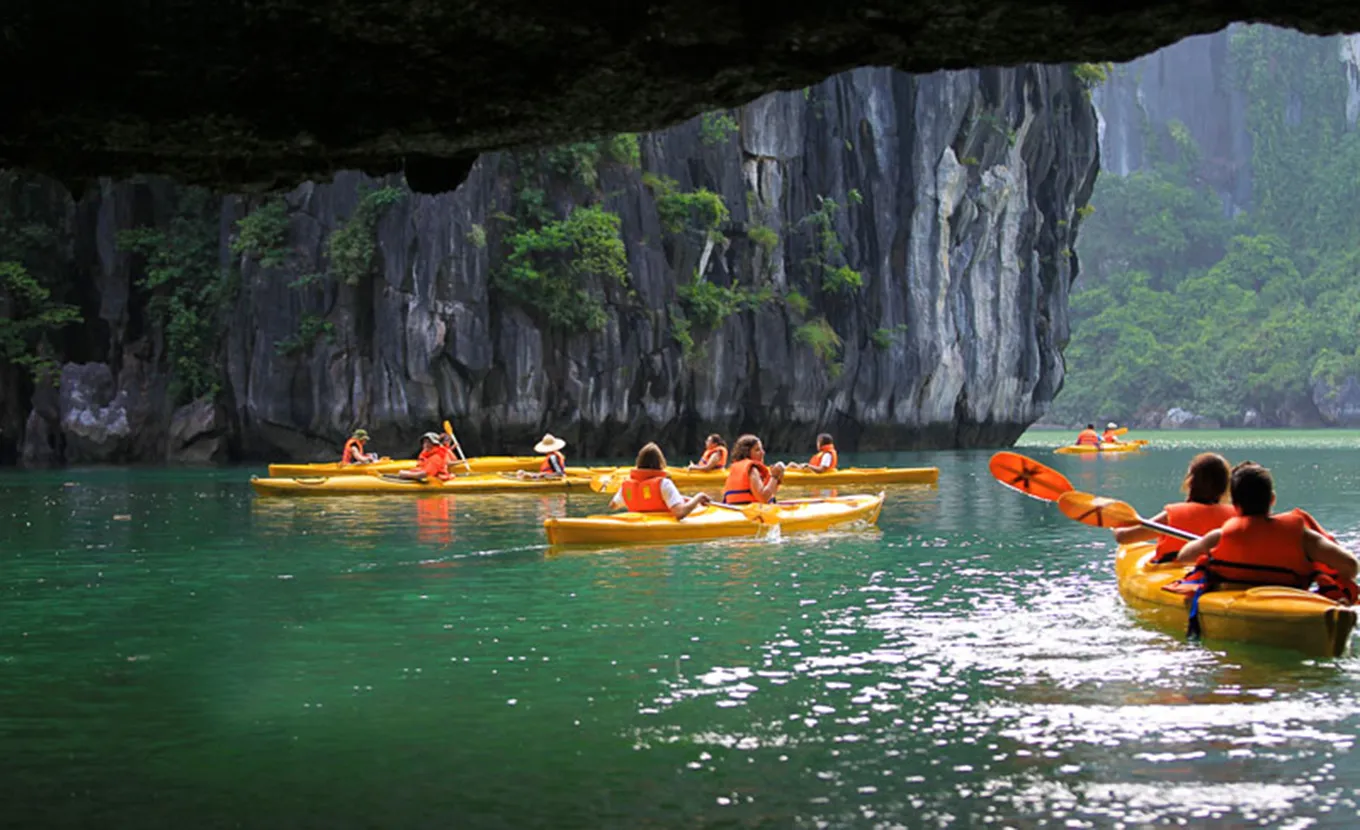 Aclass Legend Cruise - Kayaking