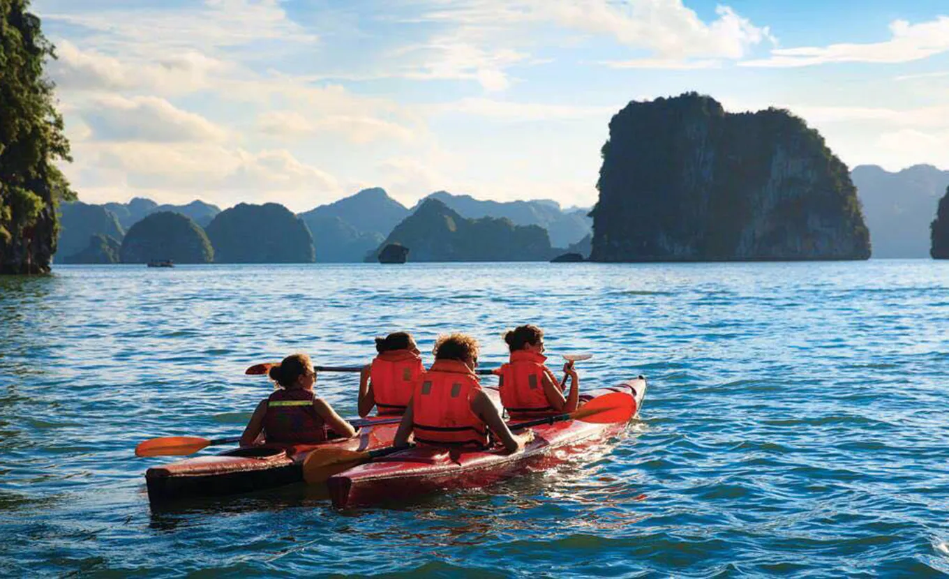 Bai Tho Cruise - Kayaking
