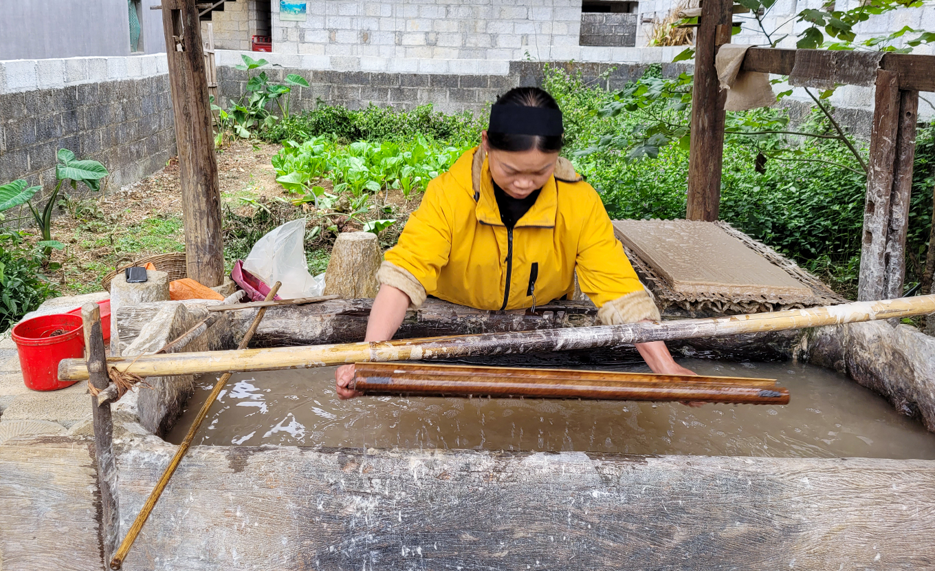 Paper-Making Village Dia Tren