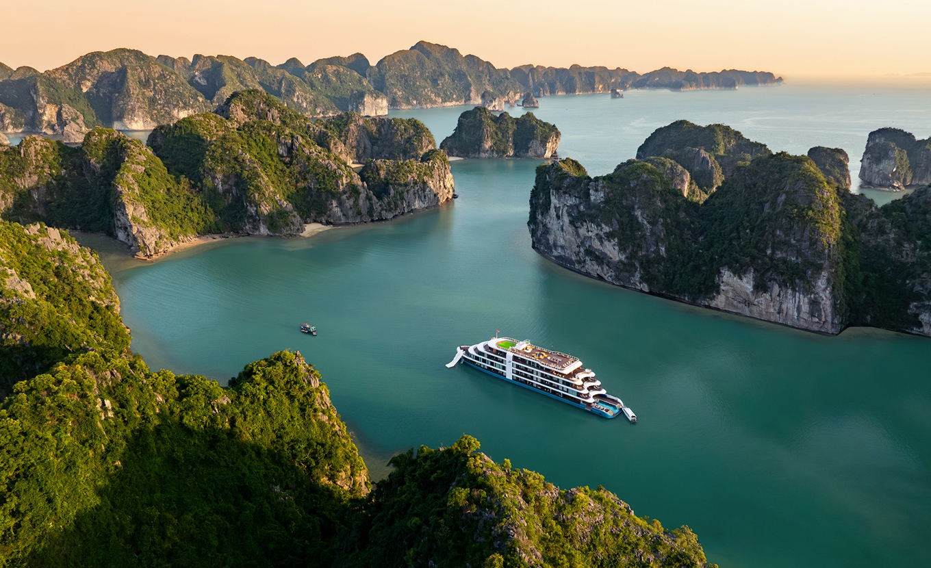 Lyra Grandeur Cruise Lan Ha Bay
