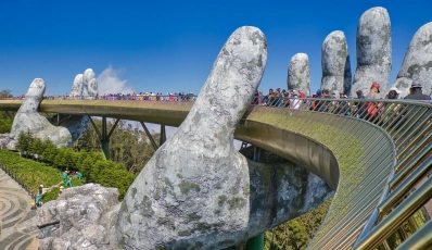 Lebendiges Vietnam: Von der Halong-Bucht zur Goldenen Brücke