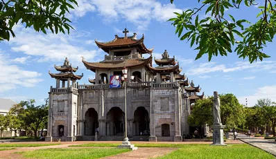 Autovermietung in Hanoi | Hanoi nach Ninh Binh (Phat Diem-Kathedrale und Galaxie-Höhle)
