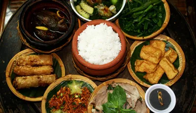 Abendessen mit einer Familie in Hanoi