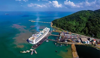 Autovermietung in Hue | Transfer vom Hafen Chan May nach Hoi An für eine ganztägige Tour