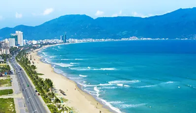Danang beach and Excursions in the surroundings