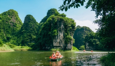 Explorateur du Vietnam & Laos: Histoire, culture et paysages