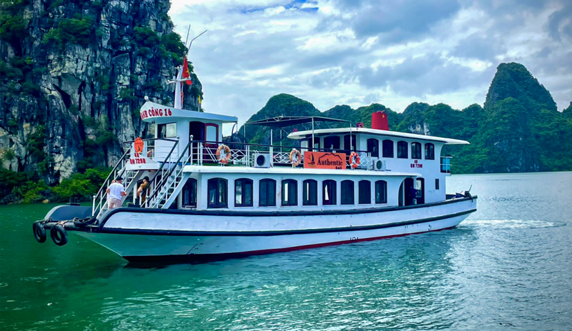 Cruzeiro Authentic Sail | Excursão de um dia à Baía de Halong