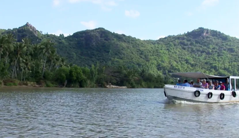 Passeio de barco no rio Cai, experiência na zona rural