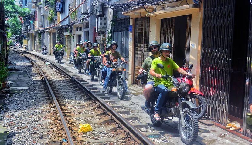 Descubrir la Cultura, Comida y Atracciones de Hanoi en moto