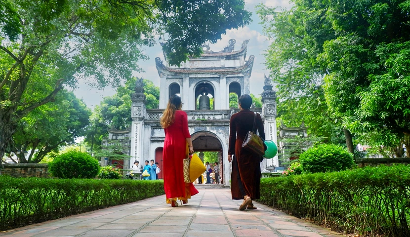 Vietnam's Essence: Hanoi to Ho Chi Minh Highlights