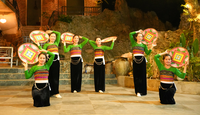 Muong & Thai Encounters (IT)