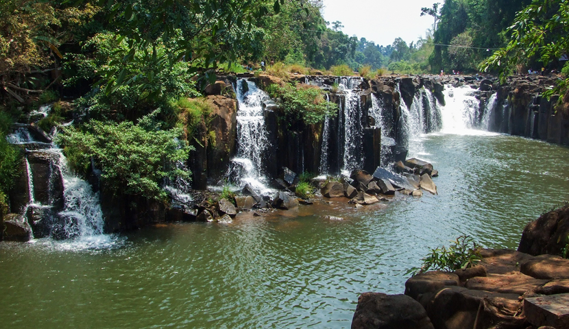 Fuga nel Laos del Sud: Tesori Nascosti di Natura e Cultura