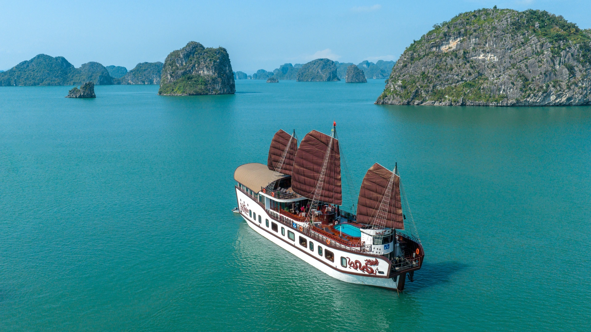 Croisi&egrave;re Red Dragon | Baie de Bai Tu Long &ndash; 3 jours 2 nuits