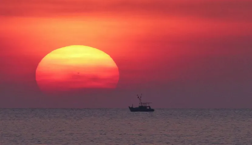 Sonnenuntergang und nächtlicher Tintenfischfang auf der Insel Phu Quoc